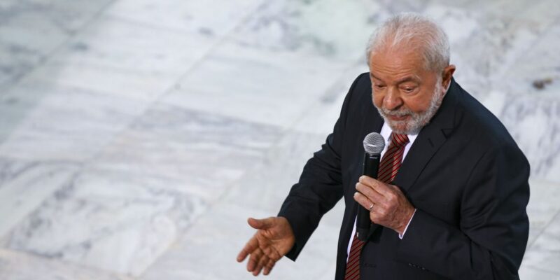 “É preciso colocar o rico no imposto de renda”, diz Lula