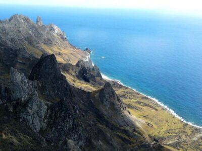 Estudo encontra rochas compostas de plástico na Ilha da Trindade