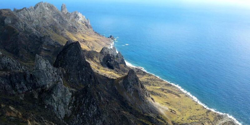 Estudo encontra rochas compostas de plástico na Ilha da Trindade