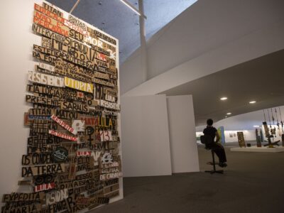 Um mês após atos golpistas, exposição em Brasília celebra a democracia