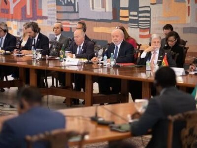 “Deixamos que ideologias nos dividissem”, discursa Lula em abertura de cúpula da América do Sul