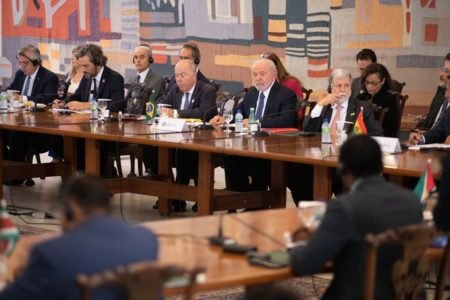 “Deixamos que ideologias nos dividissem”, discursa Lula em abertura de cúpula da América do Sul