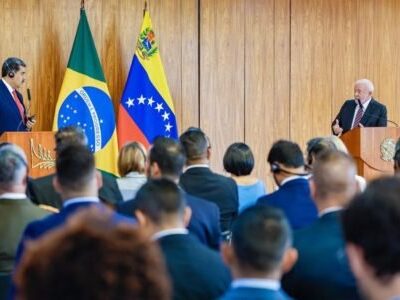 Lula diz que encontro com Maduro é “momento histórico” e chama Guaidó de impostor