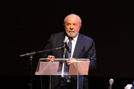 Lula anuncia R$ 2 bilhões para alfabetização de crianças