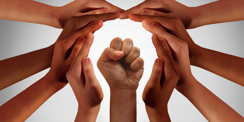 Defensores, invasores e jornalistas