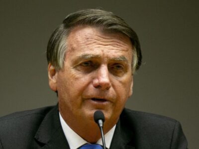 Bolsonaro admite inelegibilidade e reclama: “Julgamento politiqueiro”