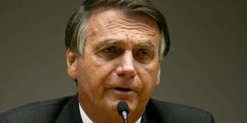 Bolsonaro admite inelegibilidade e reclama: “Julgamento politiqueiro”