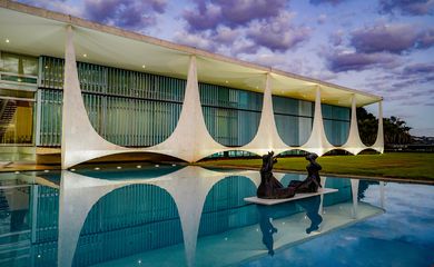 Palácio da Alvorada, 1º prédio público da capital, completa 65 anos