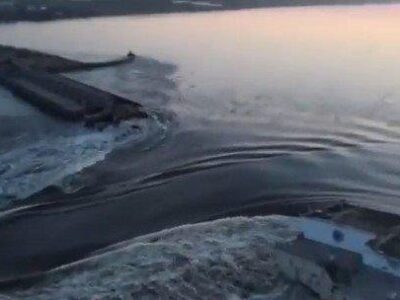 Explosão destrói barragem de usina na Ucrânia e inunda cidade