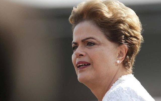 Dilma questiona “privilégio absoluto” de  Dilma questiona “privilégio absoluto” de negociações em dólar e euro em dólar e euro