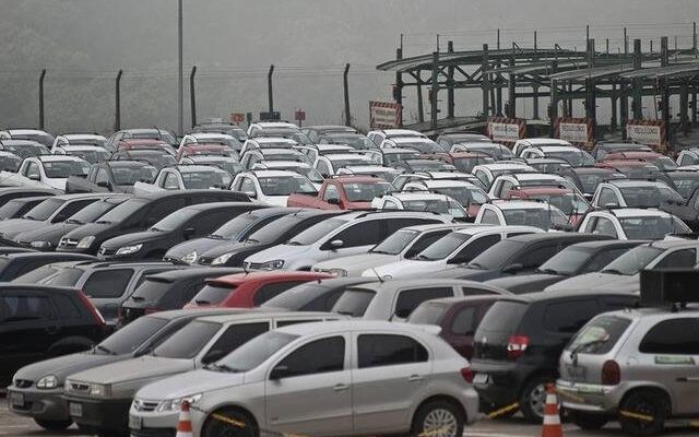 Governo prevê gastar R$ 1,5 bi com incentivo a carro, caminhão e ônibus