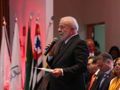 Lula inaugura prédio de laboratórios em universidade de São Bernardo Agenda do presidente também prevê visita a empresa de transportes