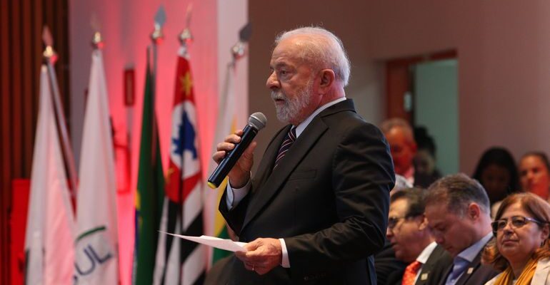 Lula inaugura prédio de laboratórios em universidade de São Bernardo Agenda do presidente também prevê visita a empresa de transportes