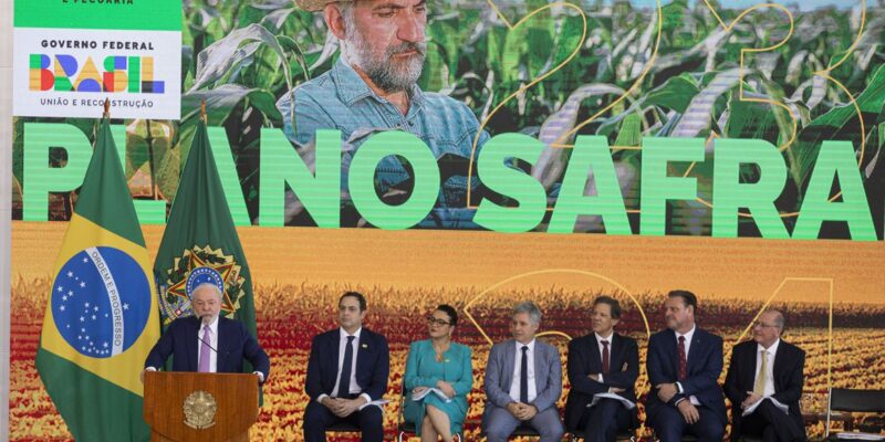 Política Governo lança Plano Safra de R$ 364,22 bilhões para agronegócio