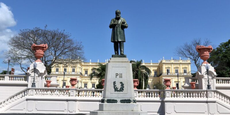 Aos 205 anos, Museu Nacional busca preservar missão educativa