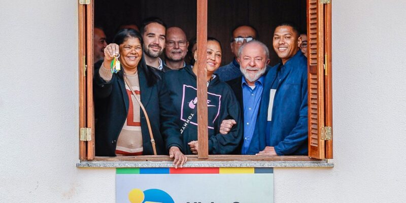 Lula entrega 446 imóveis do Minha Casa, Minha Vida, em Viamão