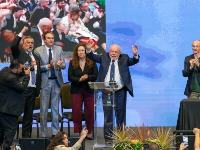 Lula enaltece profissionais da saúde no combate à covid-19 Lula enaltece profissionais da saúde no combate à covid-19