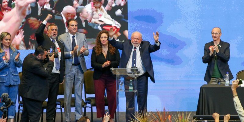 Lula enaltece profissionais da saúde no combate à covid-19