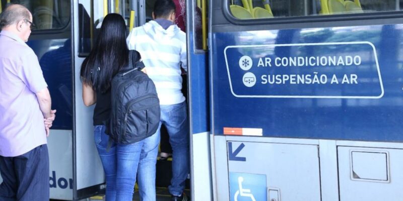 Gratuidade nos ônibus das linhas em favelas em BH passa a ser lei