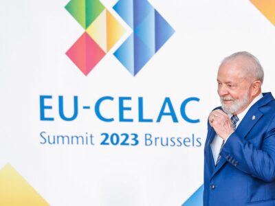 Na Bélgica, Lula critica extremismos e condena guerra