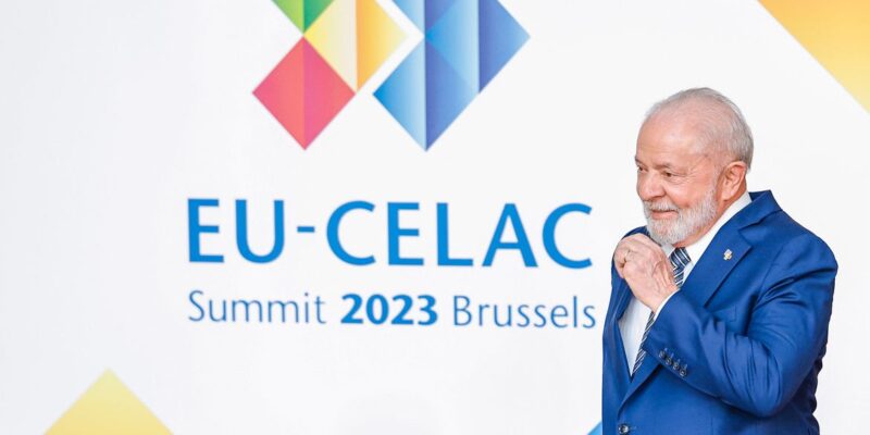 Na Bélgica, Lula critica extremismos e condena guerra