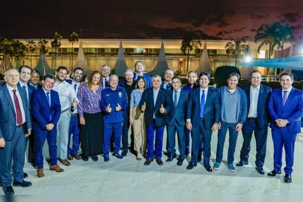 Em reunião, Lula agradece Lira e deputados por “importantes votações