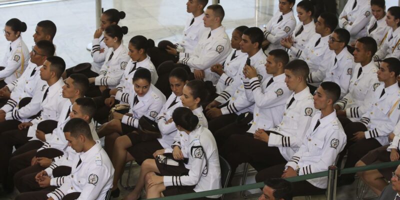 MPF ajuíza ação contra “padrão estético” em escolas públicas militares