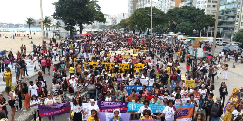 Marcha das Mulheres Negras toma conta de Copacabana
