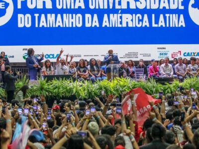 Educação Lula participa de congresso da UNE e promete mais universidades