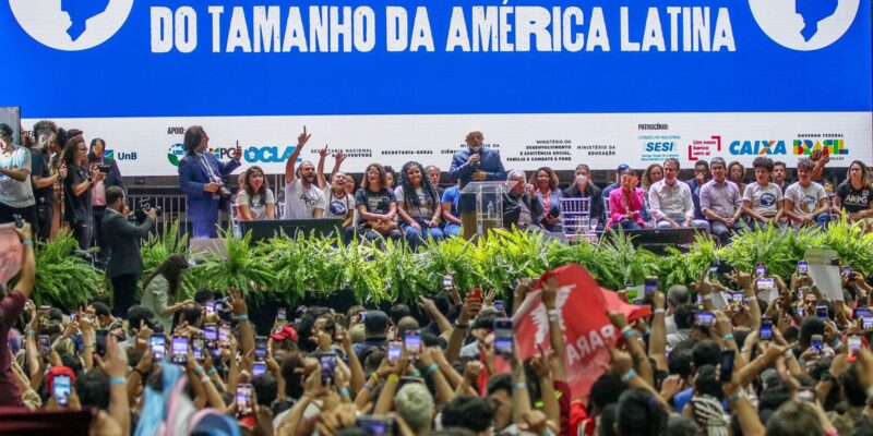 Educação Lula participa de congresso da UNE e promete mais universidades