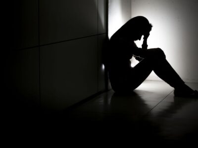 Quebrar o silêncio ajuda a prevenir suicídios, dizem especialistas