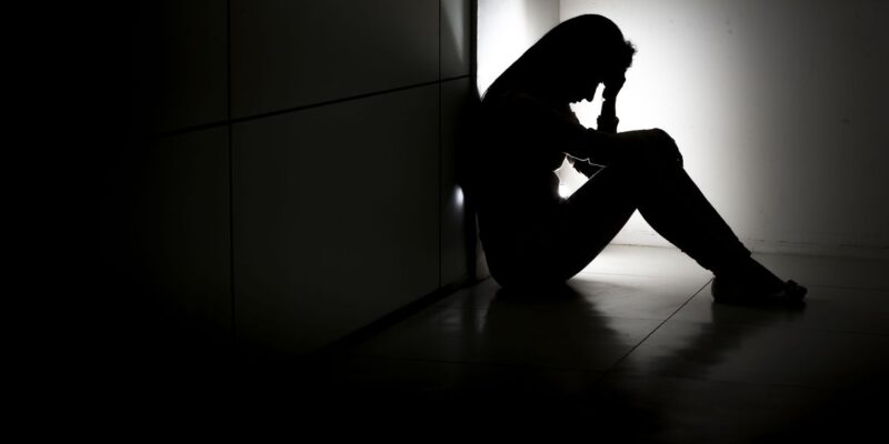 Quebrar o silêncio ajuda a prevenir suicídios, dizem especialistas