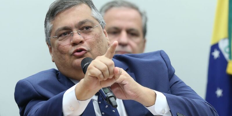 Ministro determina à PF que analise ofensas contra professores