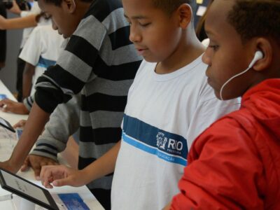 Redes de ensino buscam caminhos para uso de tecnologia nas escolas