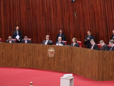 TSE inicia julgamento de Bolsonaro por abuso de poder político