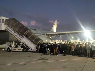 Primeiro avião de resgate parte de Tel Aviv trazendo 211 brasileiros Primeiro avião de resgate parte de Tel Aviv trazendo 211 brasileiros