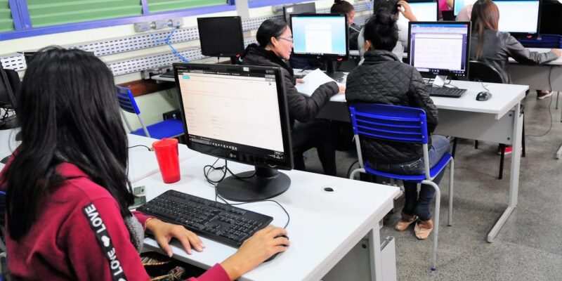 Mais de 80% dos alunos de licenciatura estão em cursos a distância