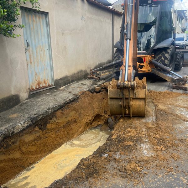 Rede adutora rompe e impede fornecimento de água em diversos bairros de Colatina