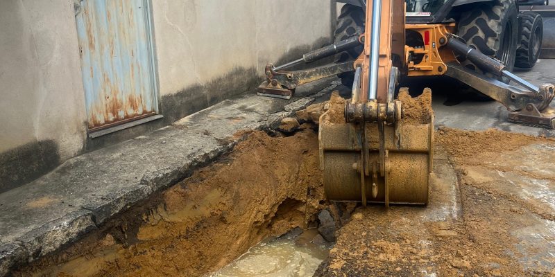 Rede adutora rompe e impede fornecimento de água em diversos bairros de Colatina