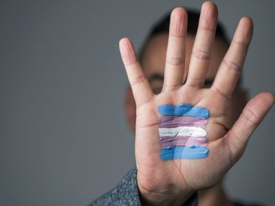 Disque 100 registra mais de quatro mil denúncias de violações de diretos contra população trans em 2023