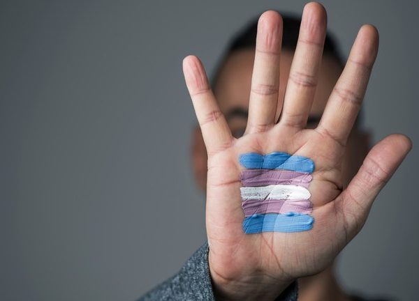 Disque 100 registra mais de quatro mil denúncias de violações de diretos contra população trans em 2023