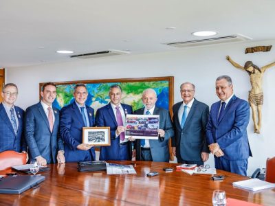 Em encontro com Lula, executivos da GM anunciam plano de investimentos no Brasil