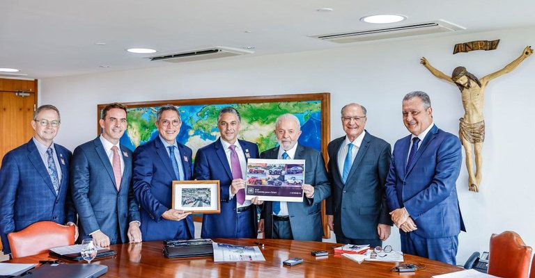 Em encontro com Lula, executivos da GM anunciam plano de investimentos no Brasil