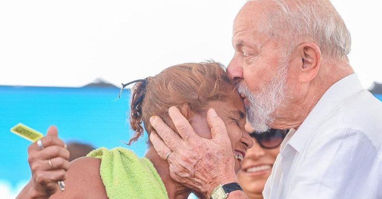 Única razão de eu ter voltado à presidência é cuidar do povo pobre”, diz Lula na entrega de unidades do Minha Casa, Minha