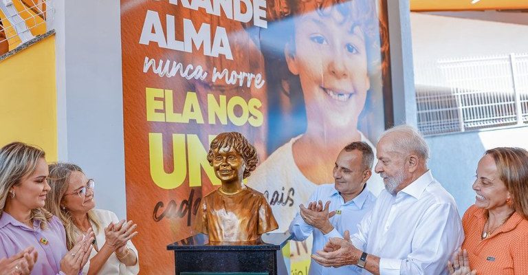 Presidente Lula se emociona ao inaugurar escola com nome do neto Arthur