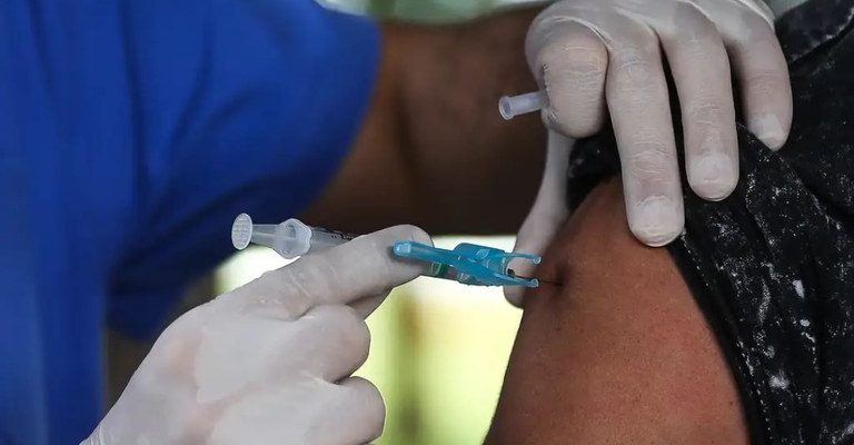 Campanha de vacinação contra a gripe começa oficialmente nesta segunda (25)