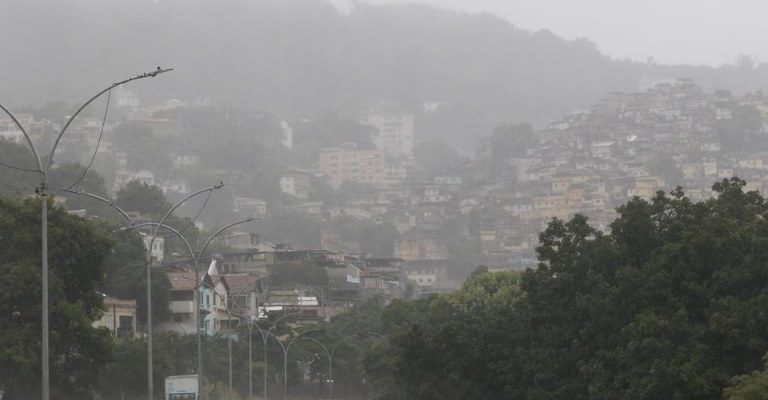 Por determinação de Lula, Defesa Civil Nacional fica à disposição da região Sudeste em função das fortes chuvas