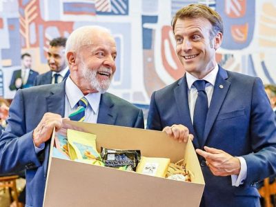 Lula presenteia Macron com caixa de iguarias nacionais e queijos premiados mundialmente