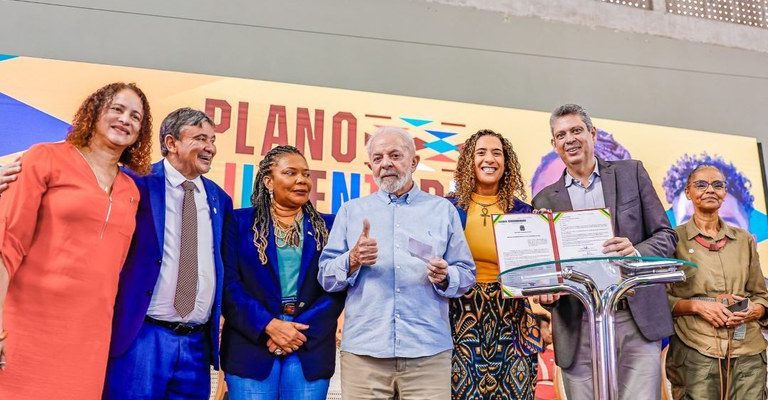 Queremos nossos jovens vivos, com acesso a todas as oportunidades”, diz Lula no lançamento do Plano Juventude Negra Viva