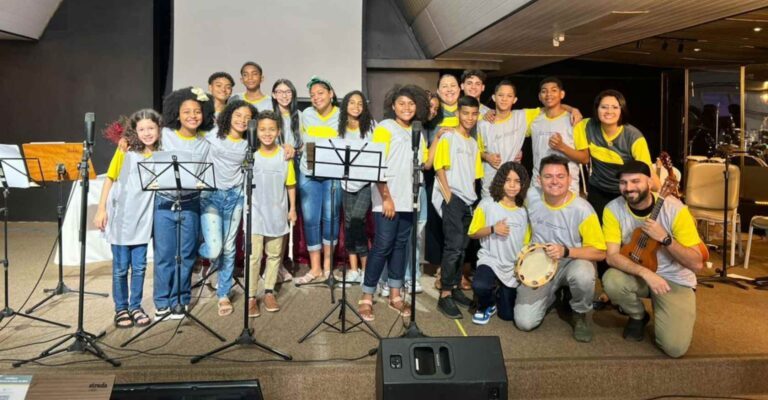 Shopping da Serra oferece espetáculo musical gratuito com participação de crianças e adolescentes